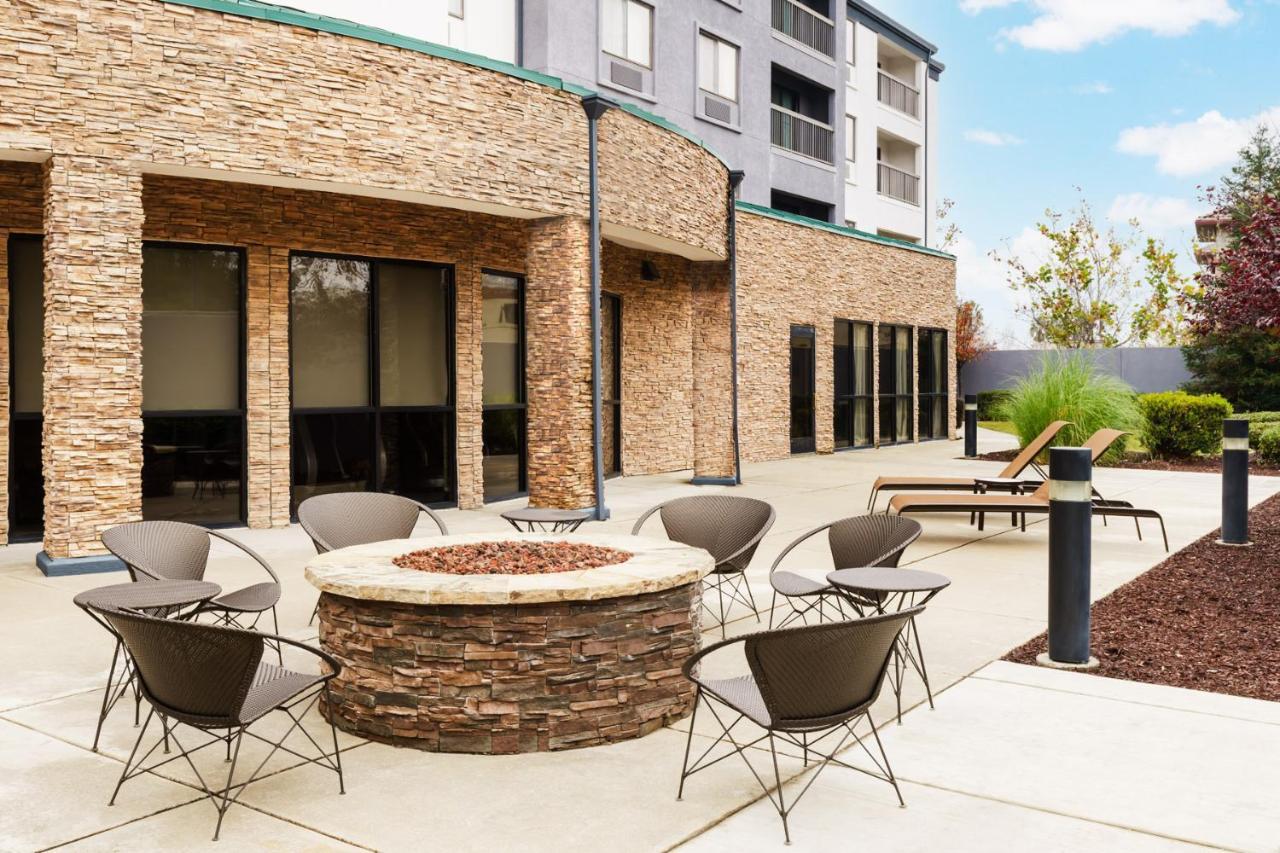 Courtyard By Marriott Sacramento Folsom Hotel Екстериор снимка