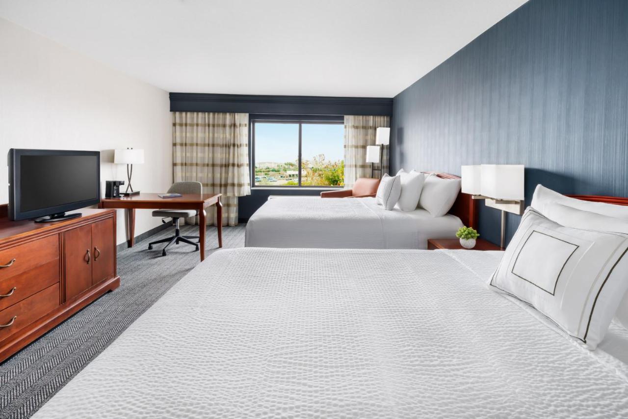 Courtyard By Marriott Sacramento Folsom Hotel Екстериор снимка