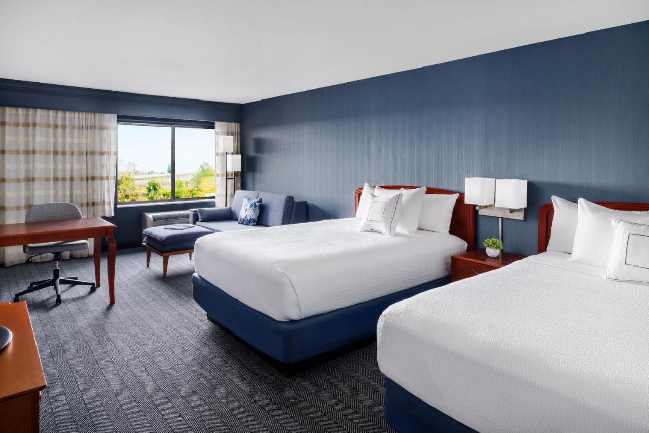 Courtyard By Marriott Sacramento Folsom Hotel Екстериор снимка
