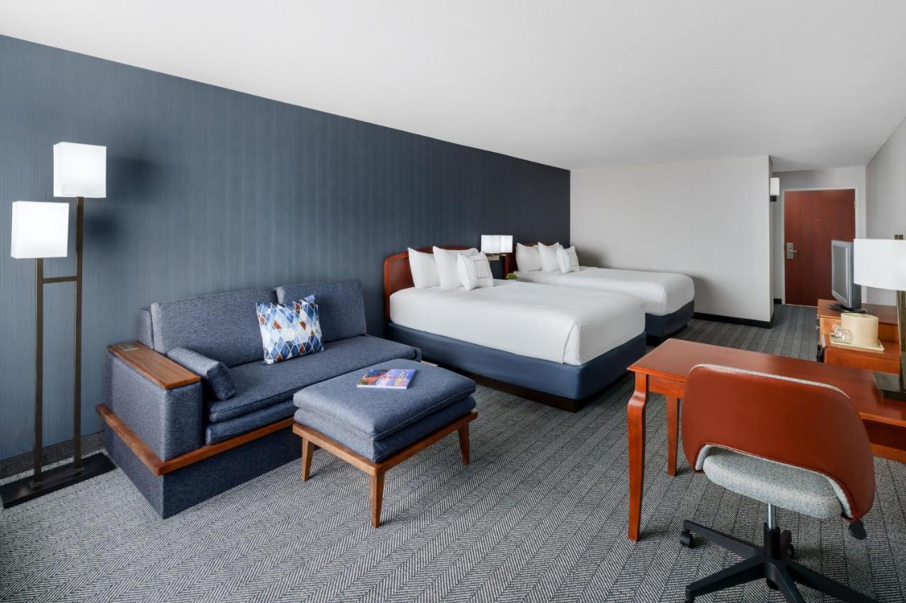 Courtyard By Marriott Sacramento Folsom Hotel Екстериор снимка
