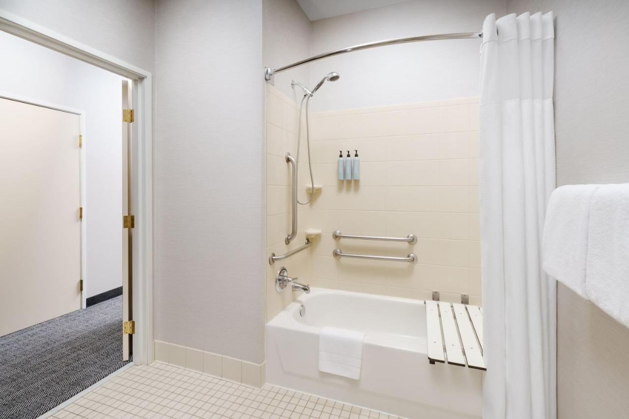 Courtyard By Marriott Sacramento Folsom Hotel Екстериор снимка