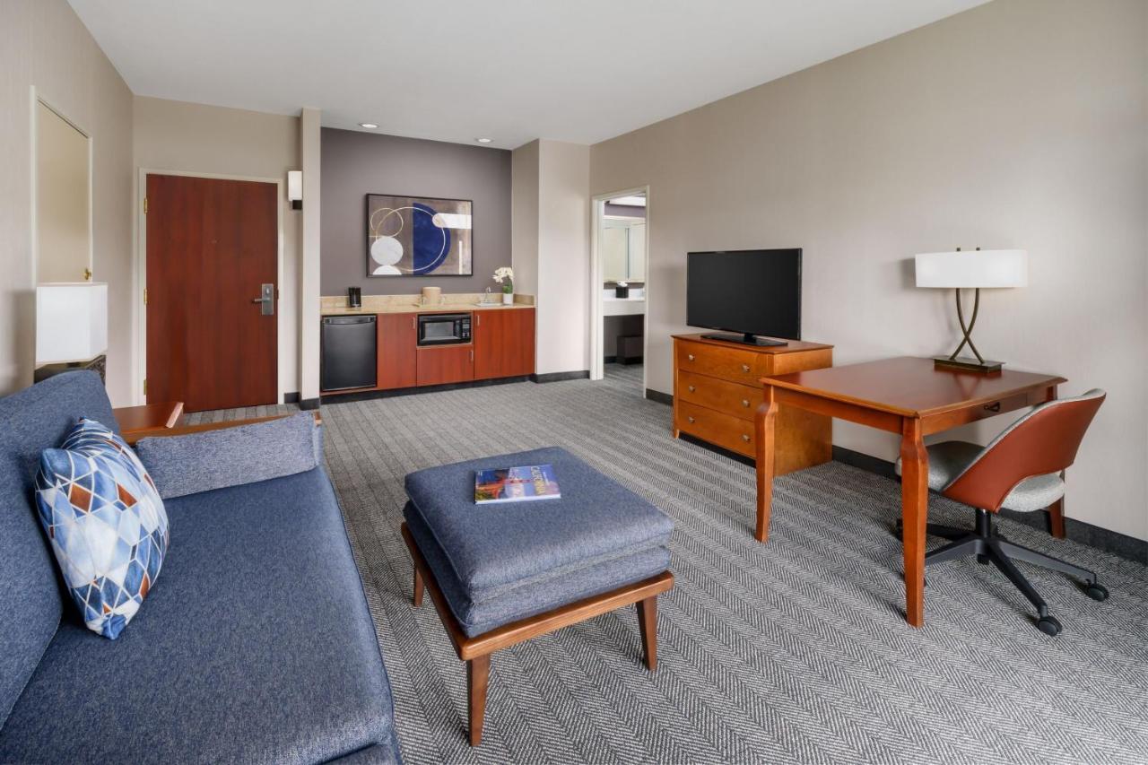 Courtyard By Marriott Sacramento Folsom Hotel Екстериор снимка