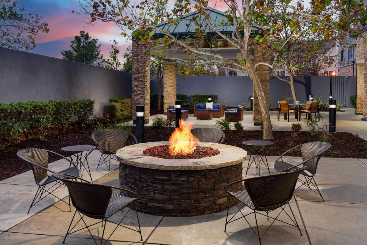 Courtyard By Marriott Sacramento Folsom Hotel Екстериор снимка