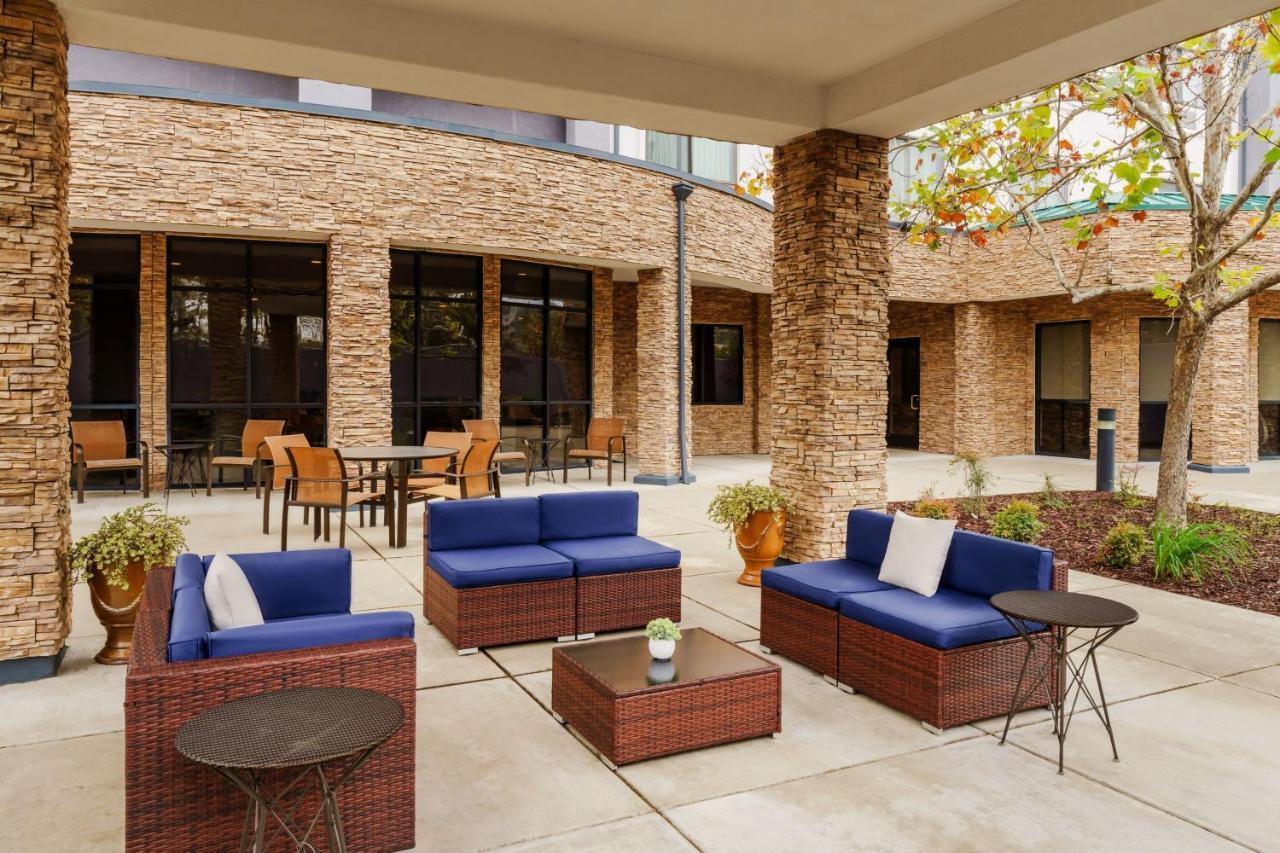 Courtyard By Marriott Sacramento Folsom Hotel Екстериор снимка