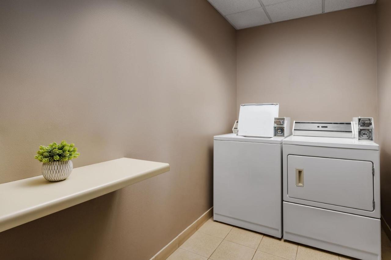 Courtyard By Marriott Sacramento Folsom Hotel Екстериор снимка