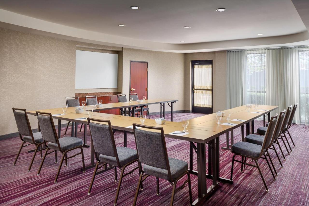 Courtyard By Marriott Sacramento Folsom Hotel Екстериор снимка