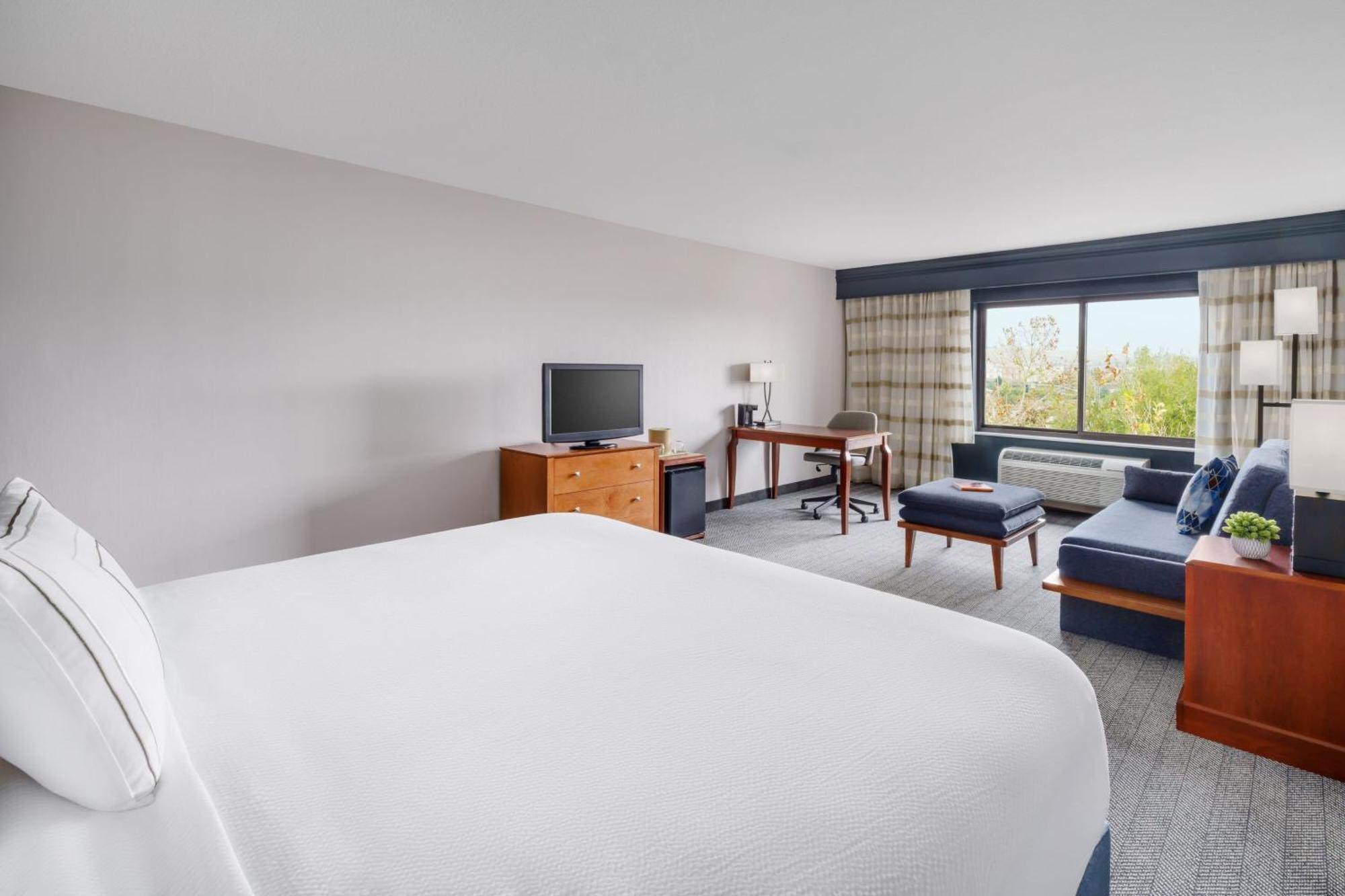 Courtyard By Marriott Sacramento Folsom Hotel Екстериор снимка