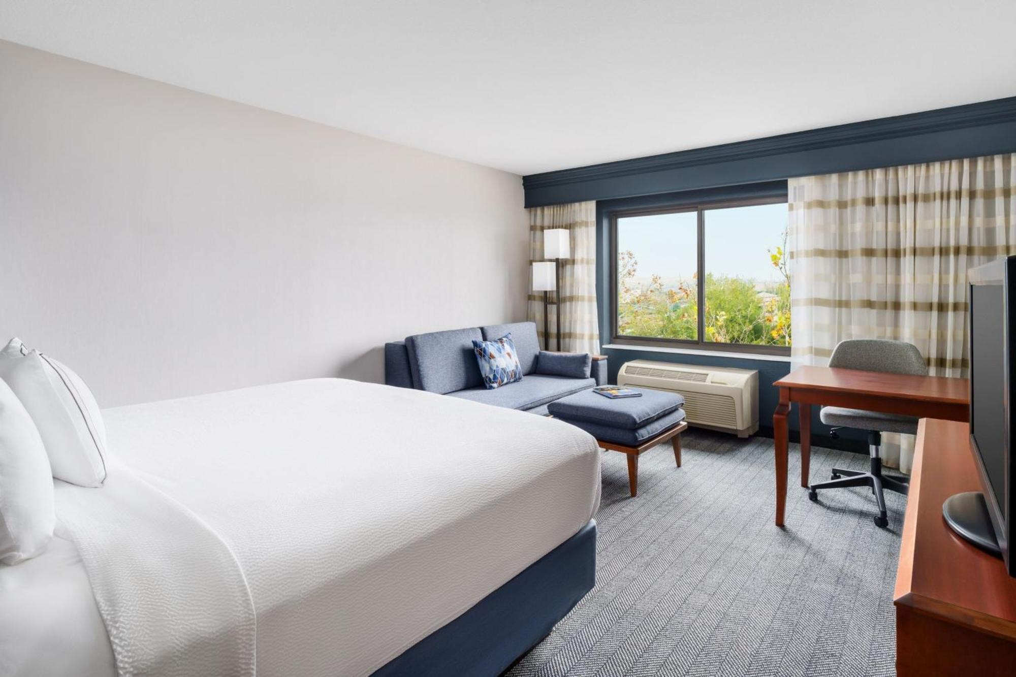 Courtyard By Marriott Sacramento Folsom Hotel Екстериор снимка