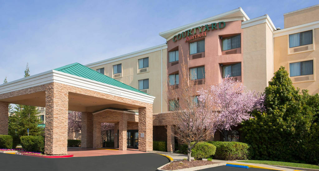 Courtyard By Marriott Sacramento Folsom Hotel Екстериор снимка